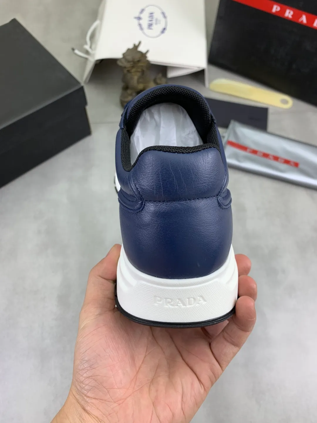 Men's men's shoes P600 💰[actual price] top quality, new popular models on the official website, timeless for a century, 🆘 The trendy brand (Prada) mainly promotes popular models, avant-garde and versatile fashionable men's shoes, privately molded, with cowhide splicing and 1:1 oil edge treatment... fashionable and simple, original imported cowhide with python skin, cowhide leather lining for feet; the atmosphere and personality are more fashionable, eye-catching and pursuing class. It will subvert the old idea and be a must-have for fashionistas who want to spend time with you! Must keep it! High-end comfortable and low-cost, high-end quality workmanship. Size: 38-45 4️⃣ colors available. full package